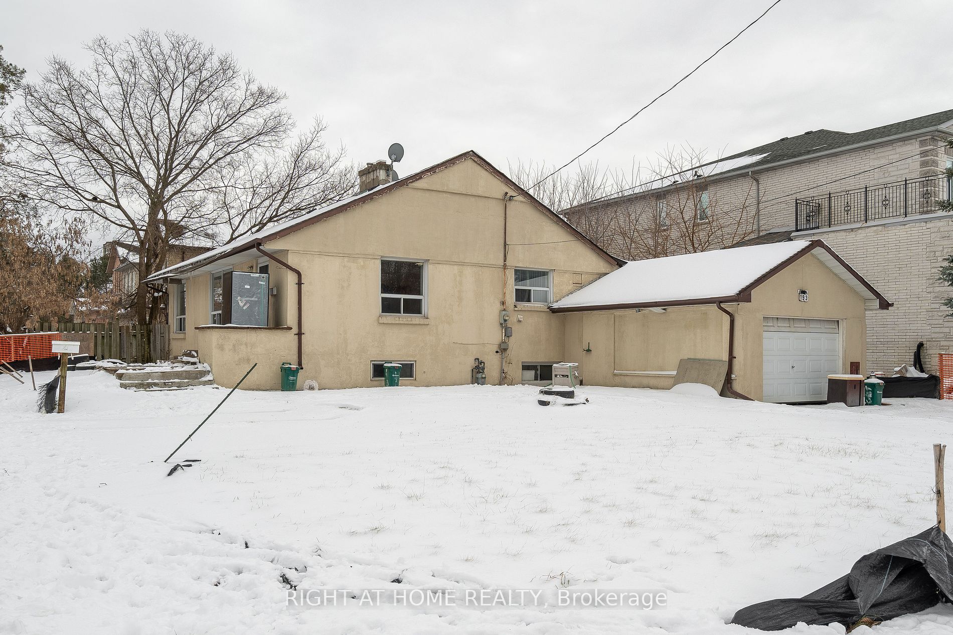 193 Crestwood Rd E Property Photo 16