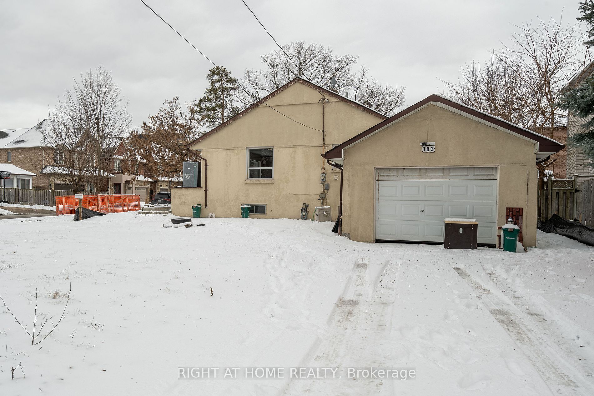 193 Crestwood Rd E Property Photo 17