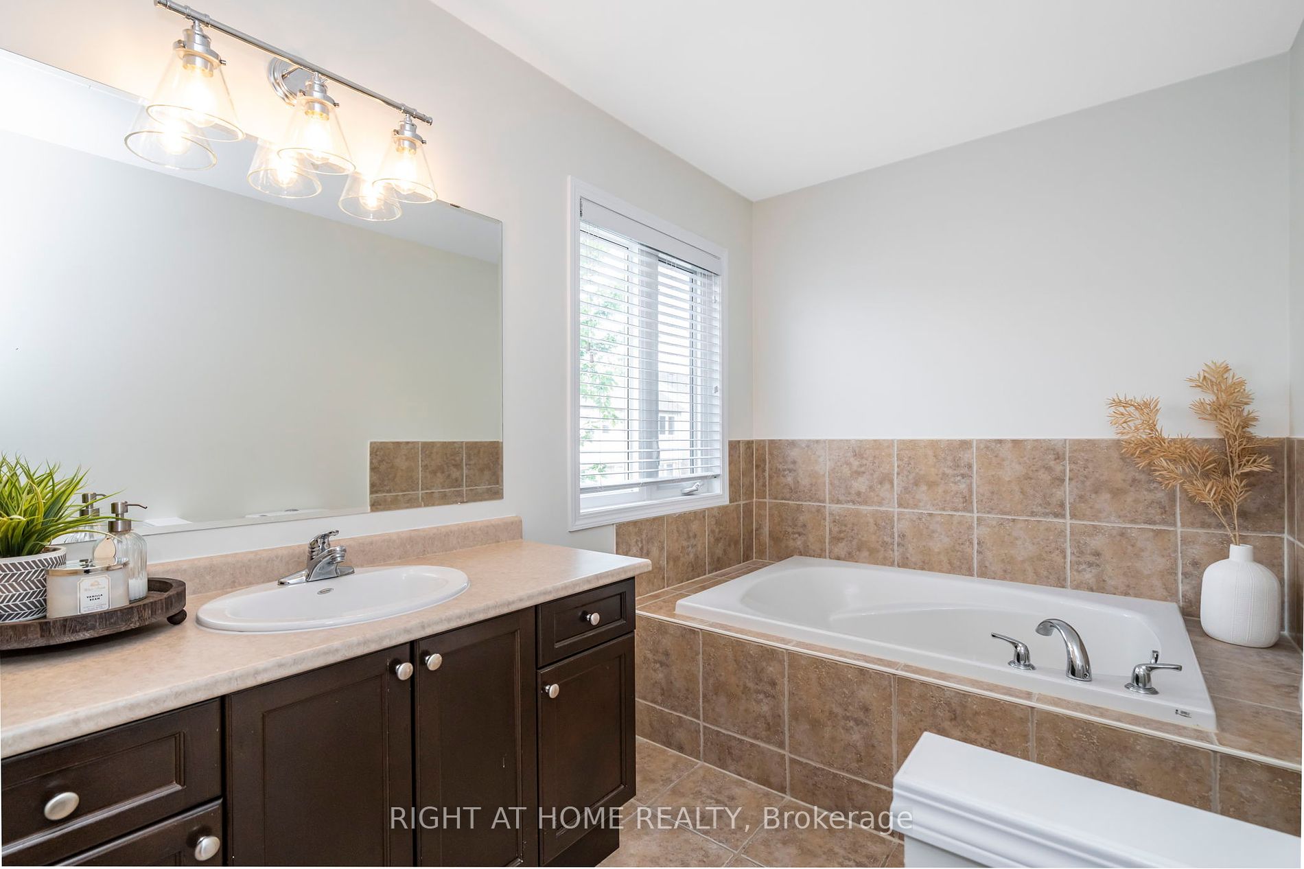 66 Kidd Cres Property Photo 22