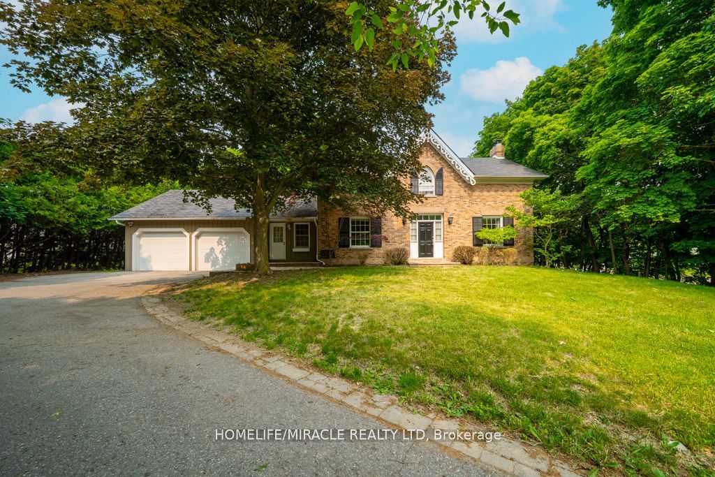 10 Houghton Blvd Property Photo 2