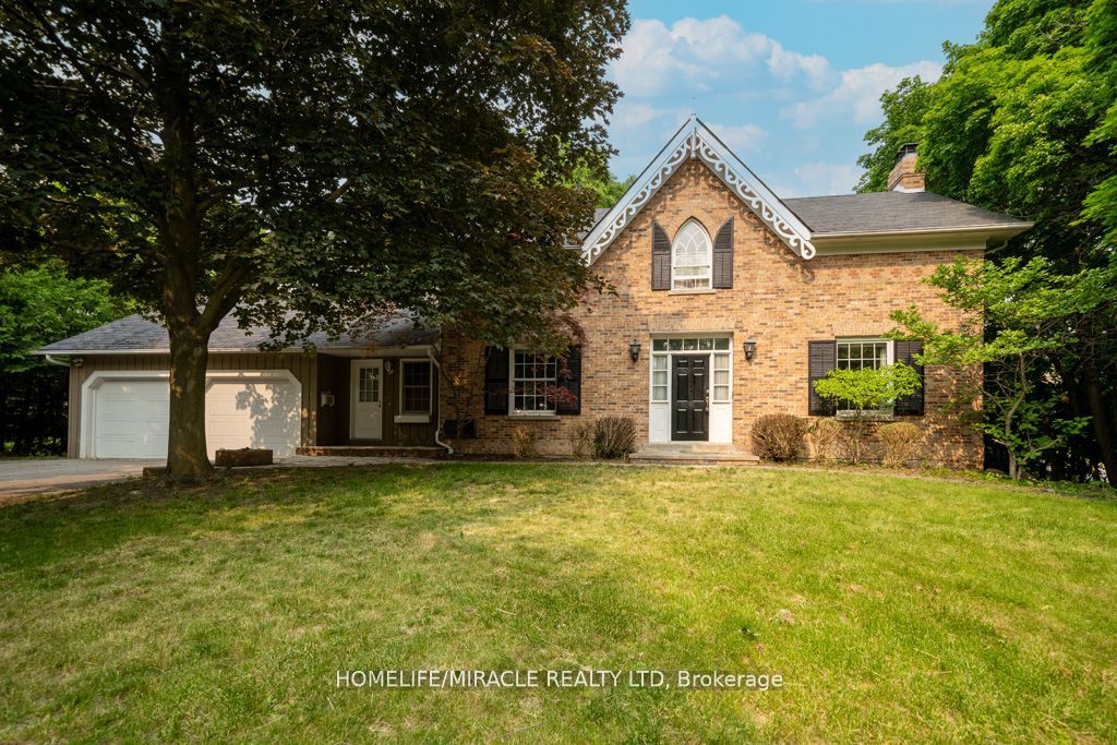10 Houghton Blvd Property Photo 3