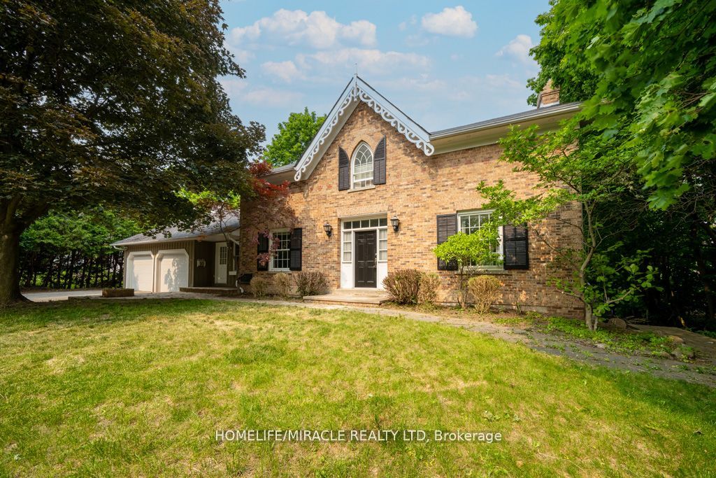 10 Houghton Blvd Property Photo 7