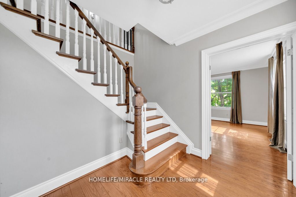 10 Houghton Blvd Property Photo 8
