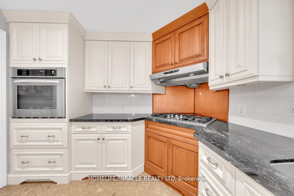 10 Houghton Blvd Property Photo 14