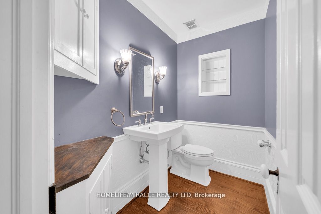10 Houghton Blvd Property Photo 18