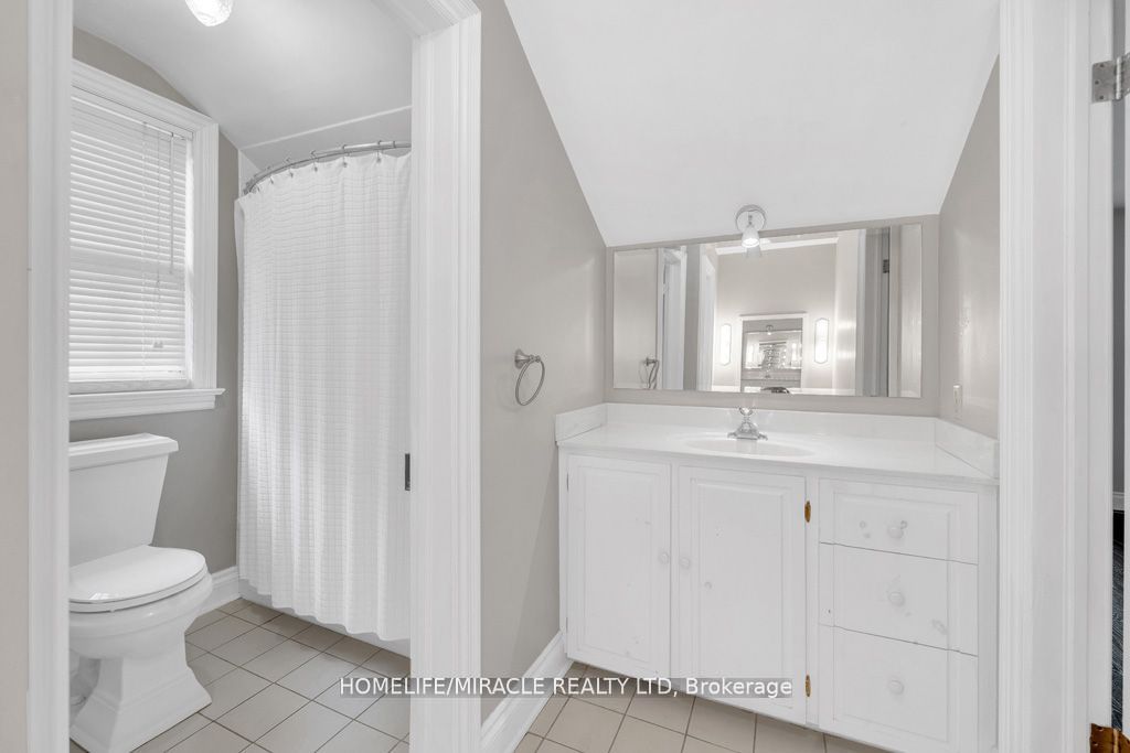10 Houghton Blvd Property Photo 23