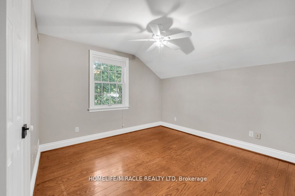10 Houghton Blvd Property Photo 24