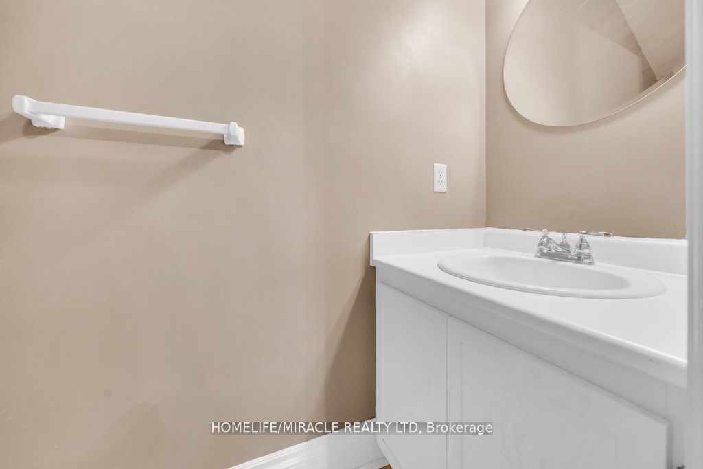 10 Houghton Blvd Property Photo 25