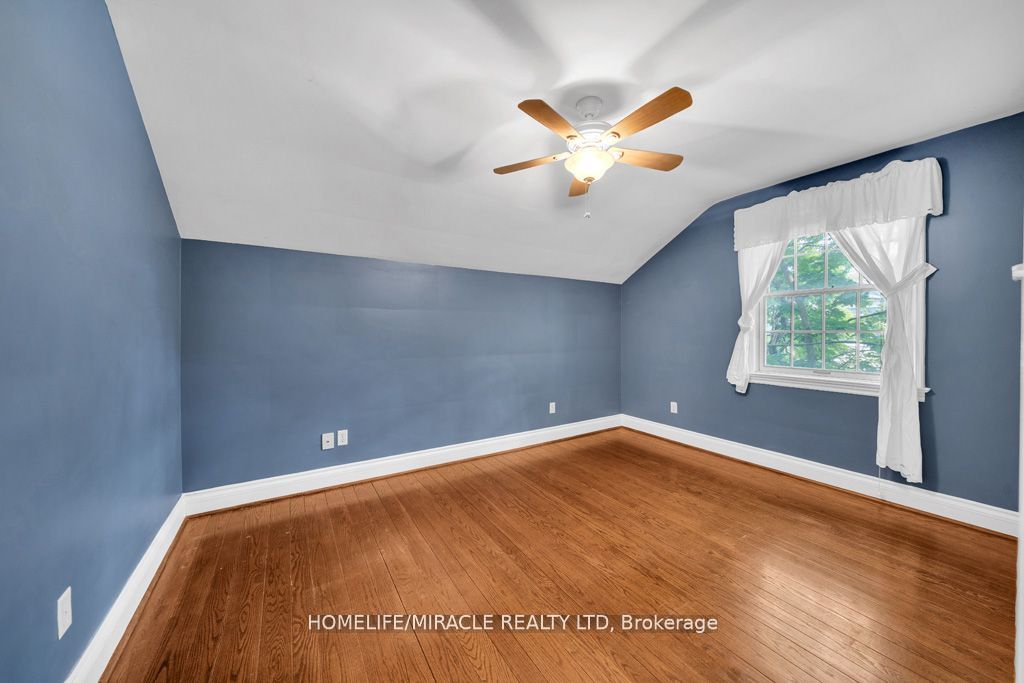 10 Houghton Blvd Property Photo 26