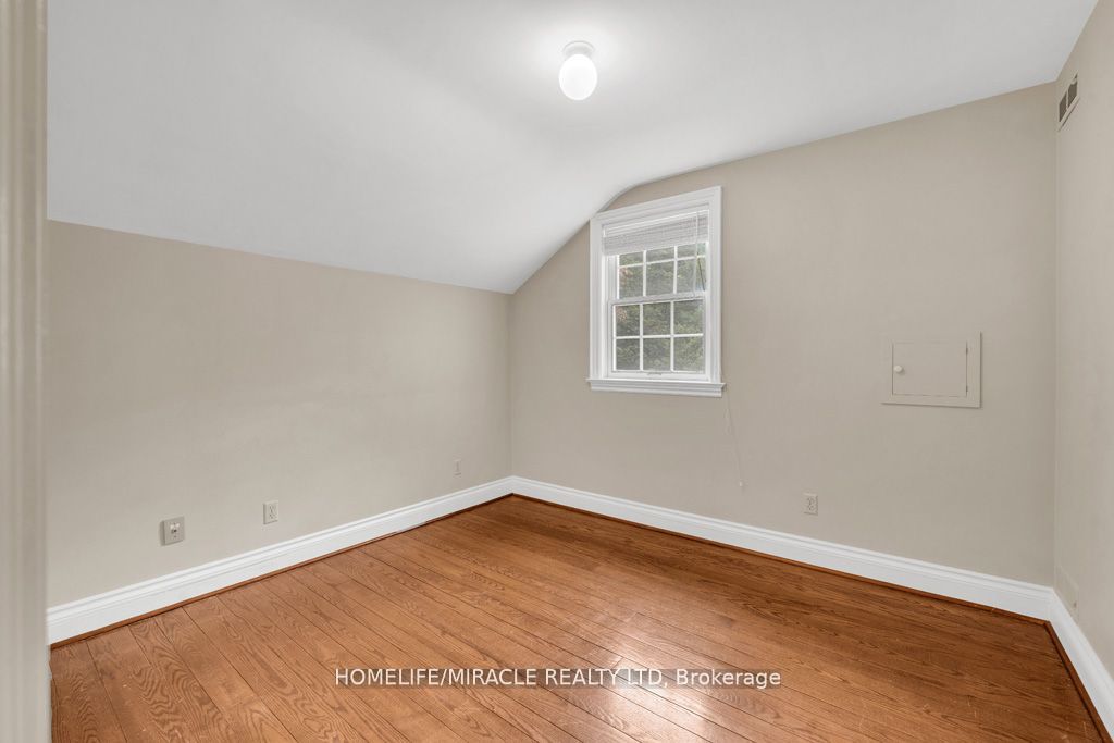 10 Houghton Blvd Property Photo 27