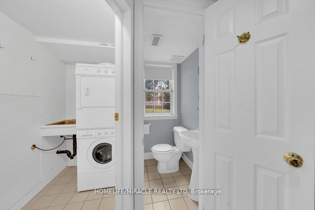 10 Houghton Blvd Property Photo 31