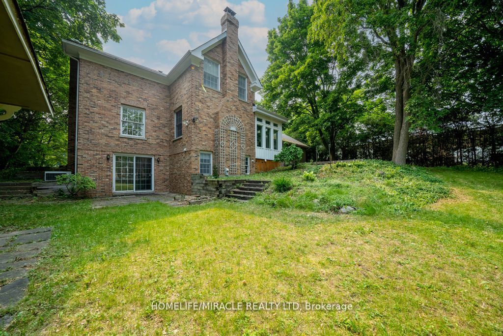10 Houghton Blvd Property Photo 34