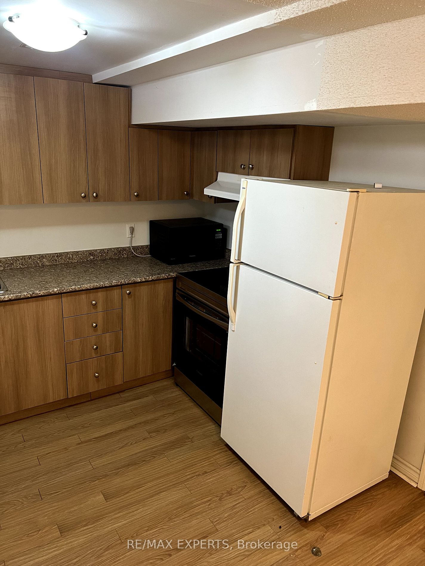 81 Eddington Pl Property Photo 6