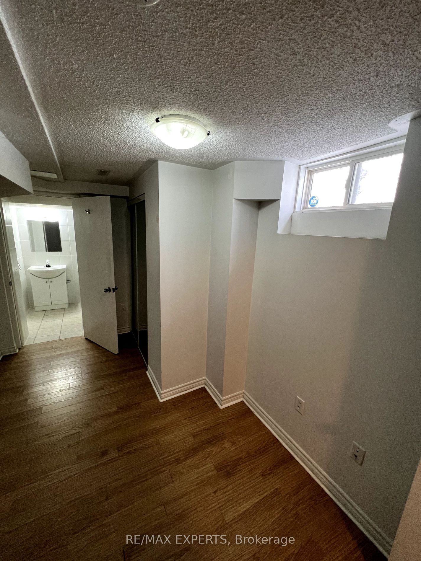 81 Eddington Pl Property Photo 8