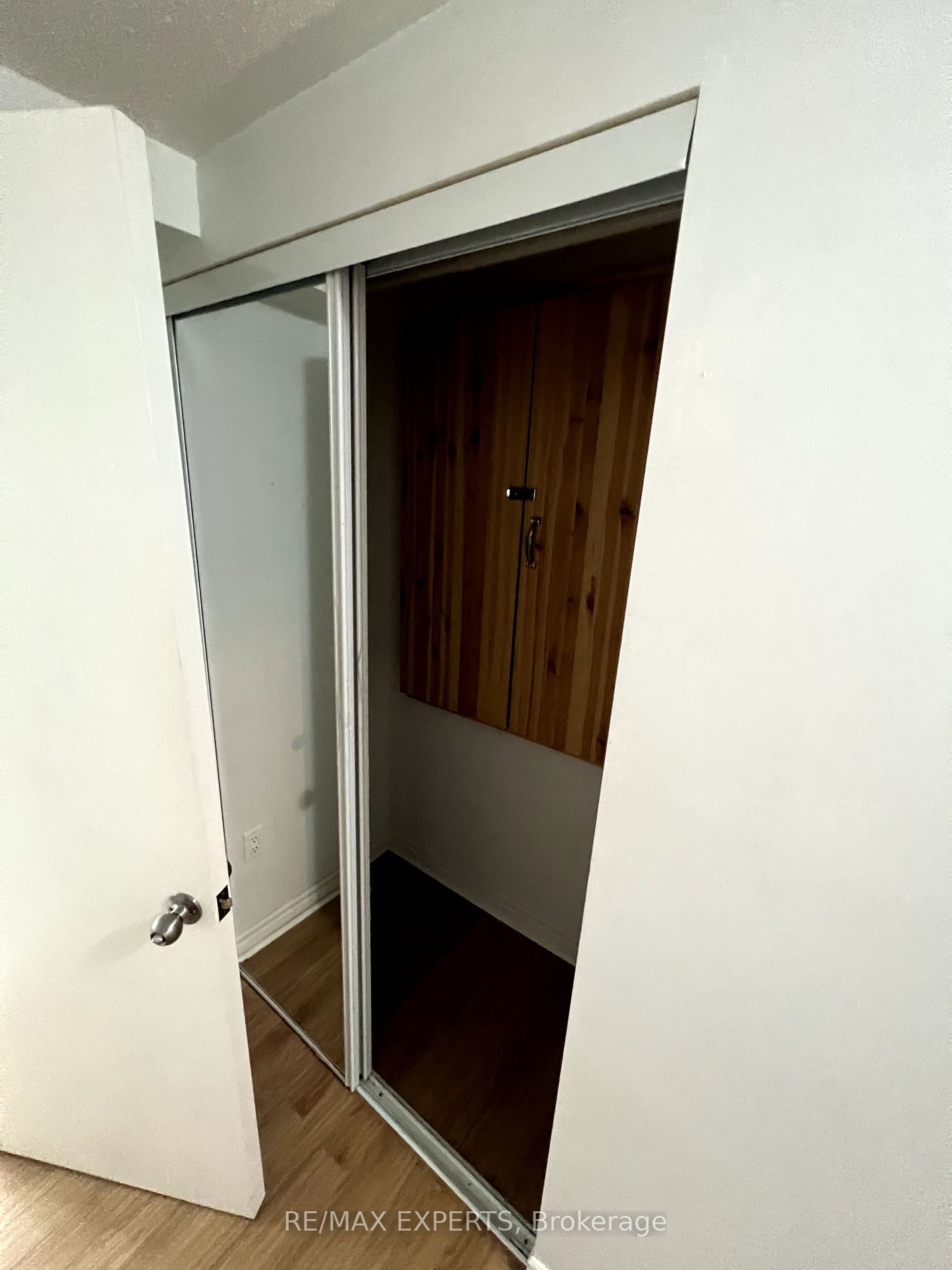 81 Eddington Pl Property Photo 9