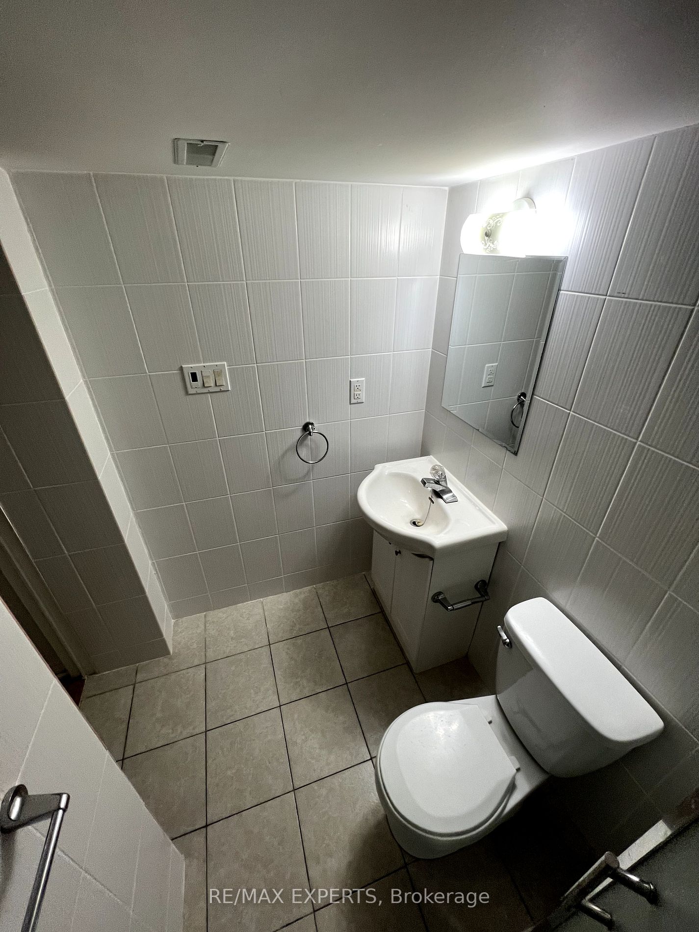 81 Eddington Pl Property Photo 10