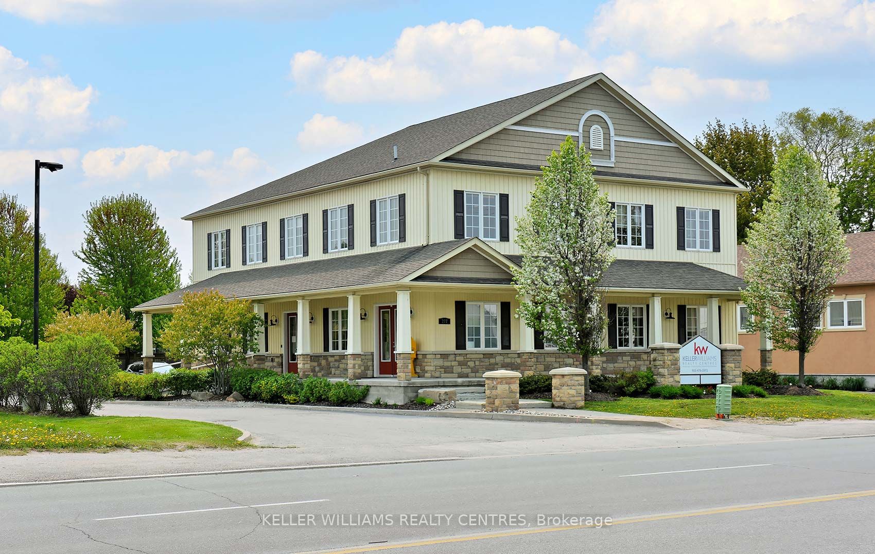 277 The Queensway S Property Photo 2