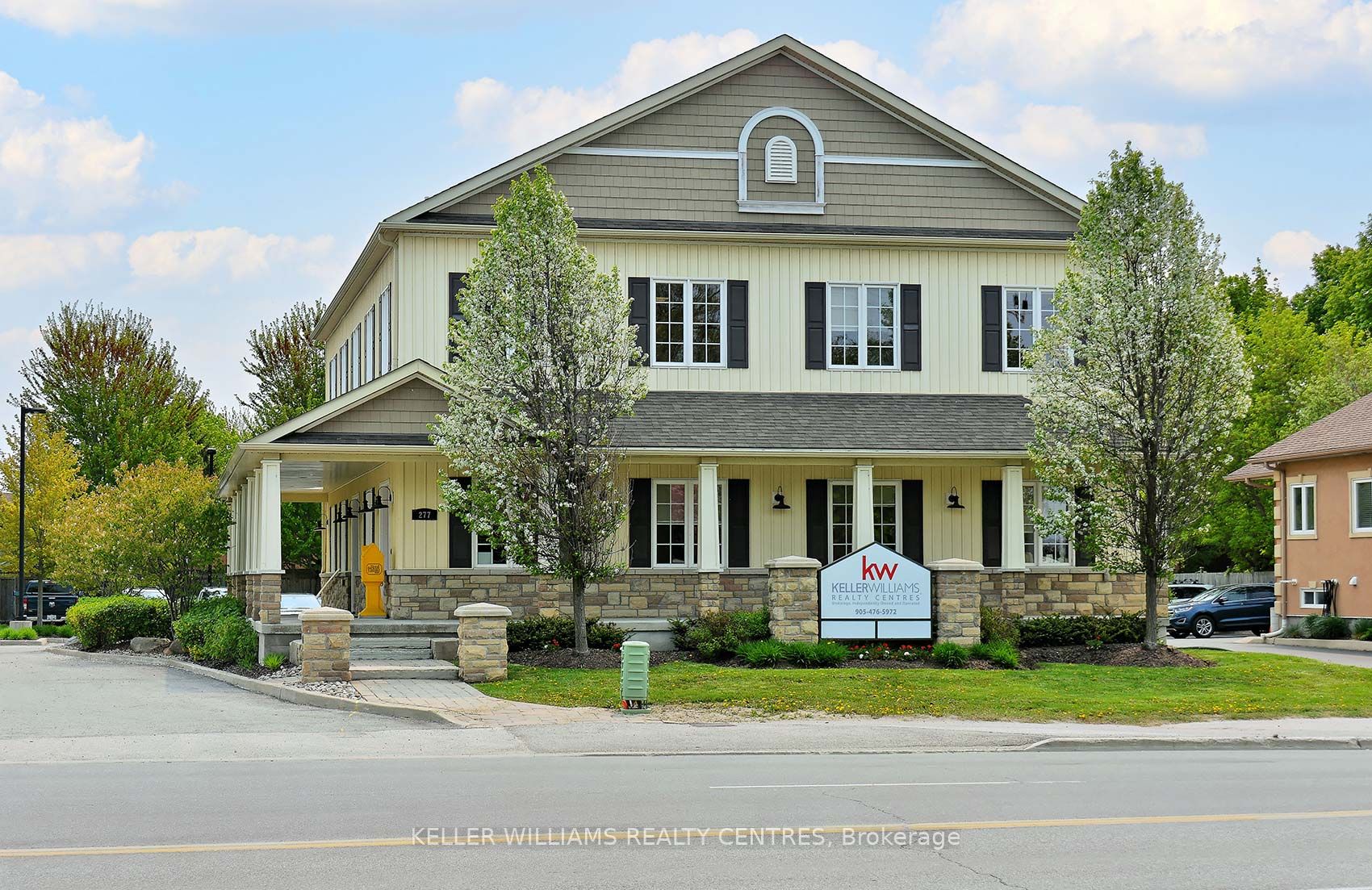 277 The Queensway S Property Photo 4