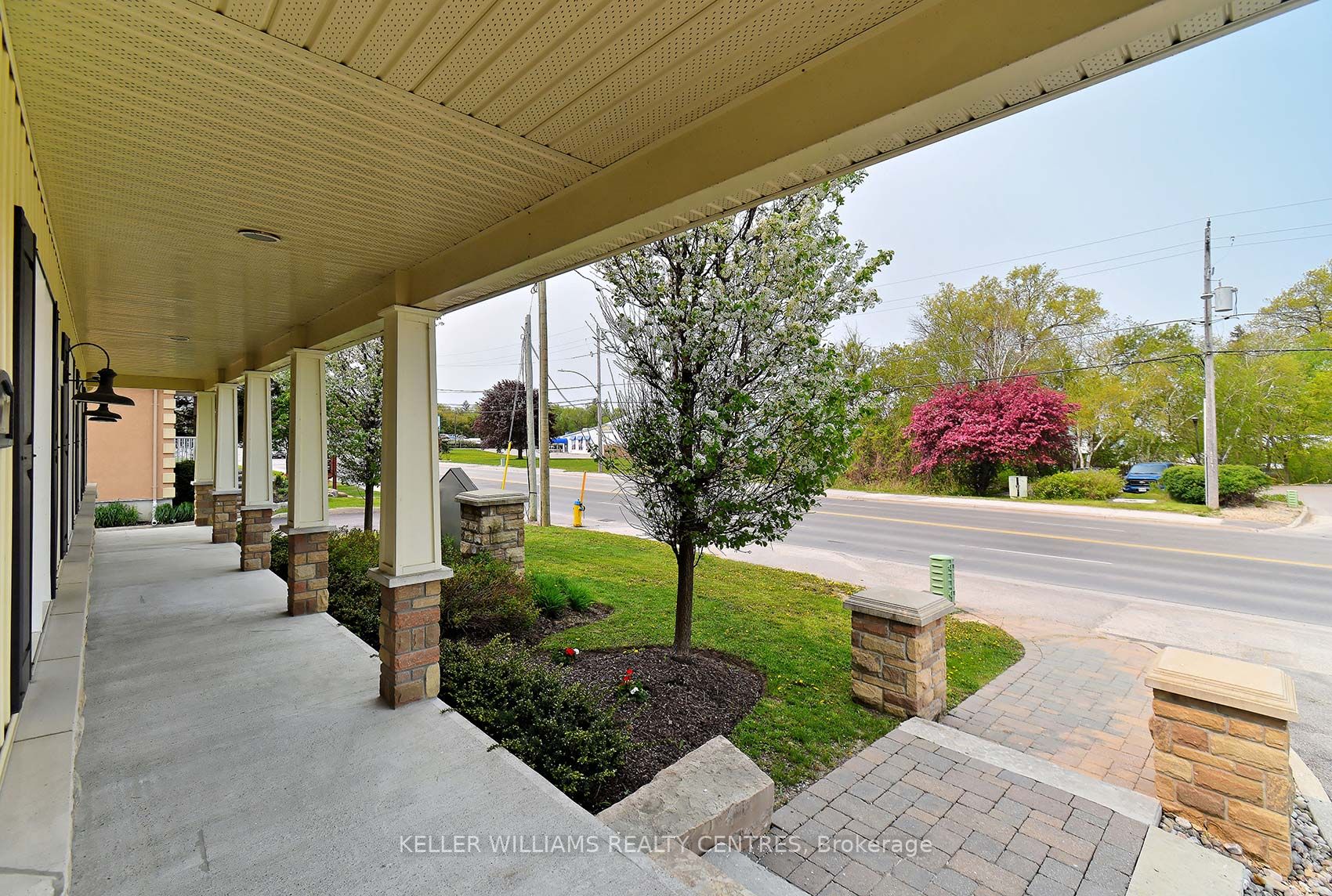 277 The Queensway S Property Photo 5