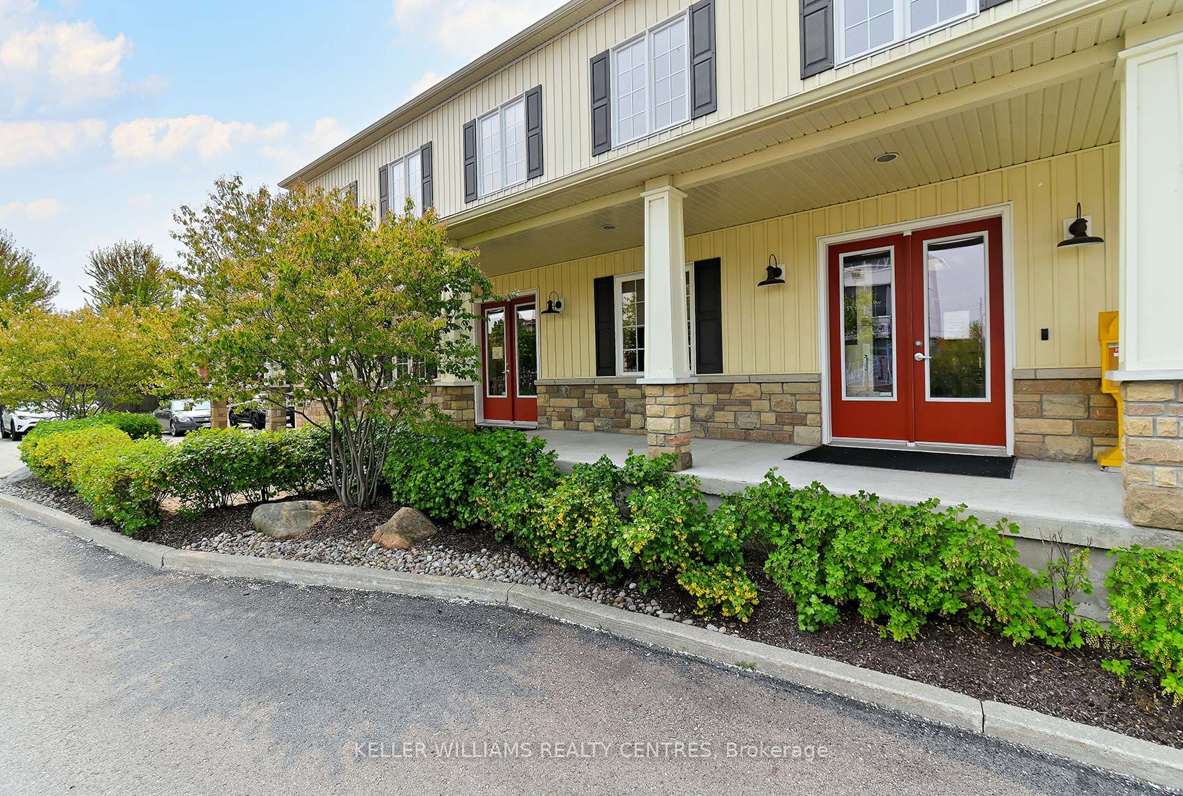 277 The Queensway S Property Photo 6
