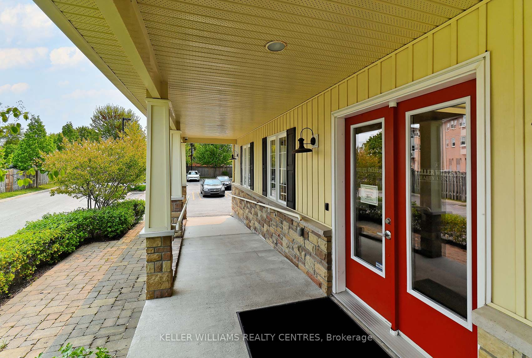 277 The Queensway S Property Photo 9