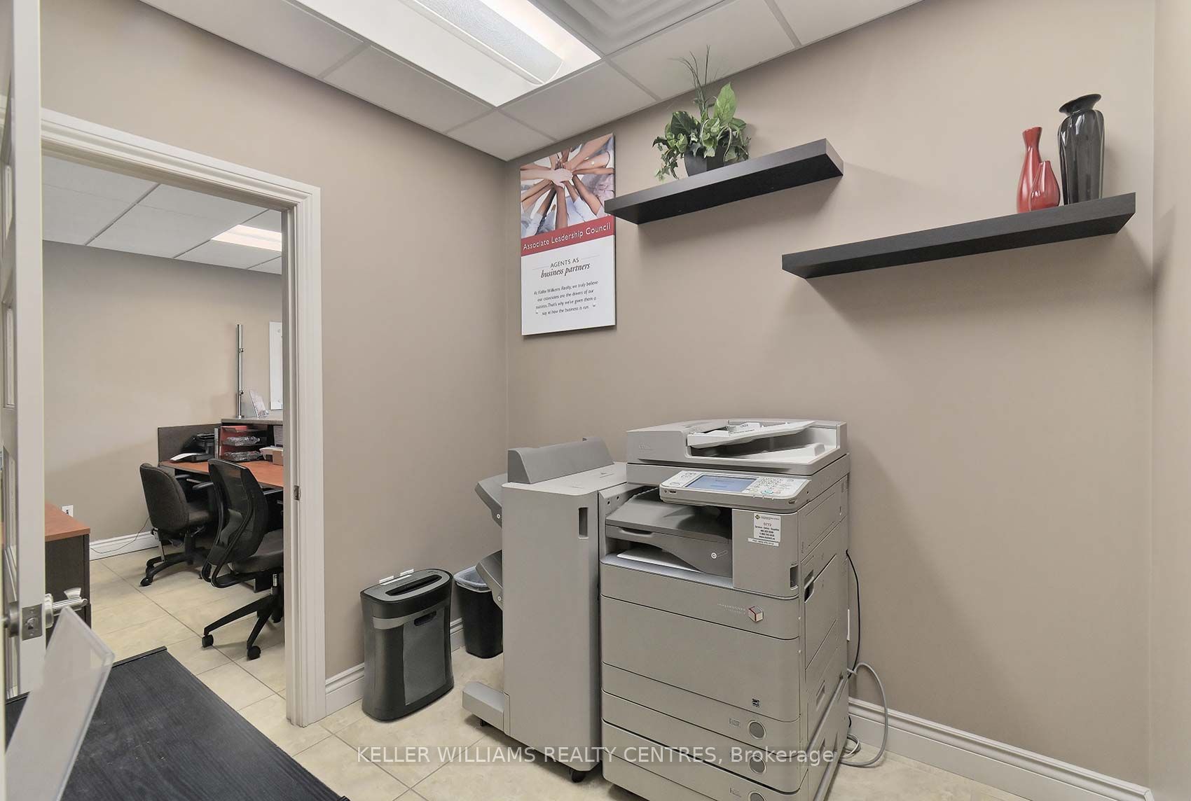 277 The Queensway S Property Photo 14