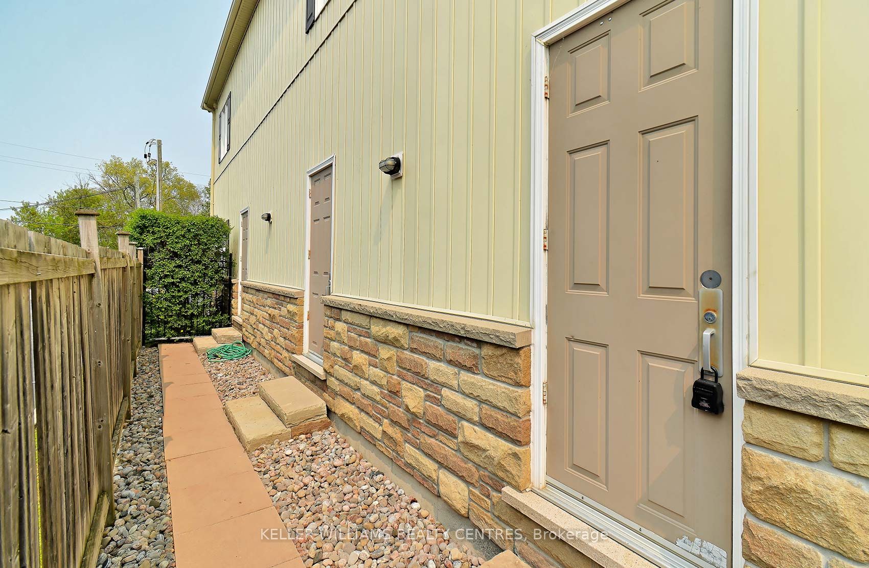 277 The Queensway S Property Photo 32