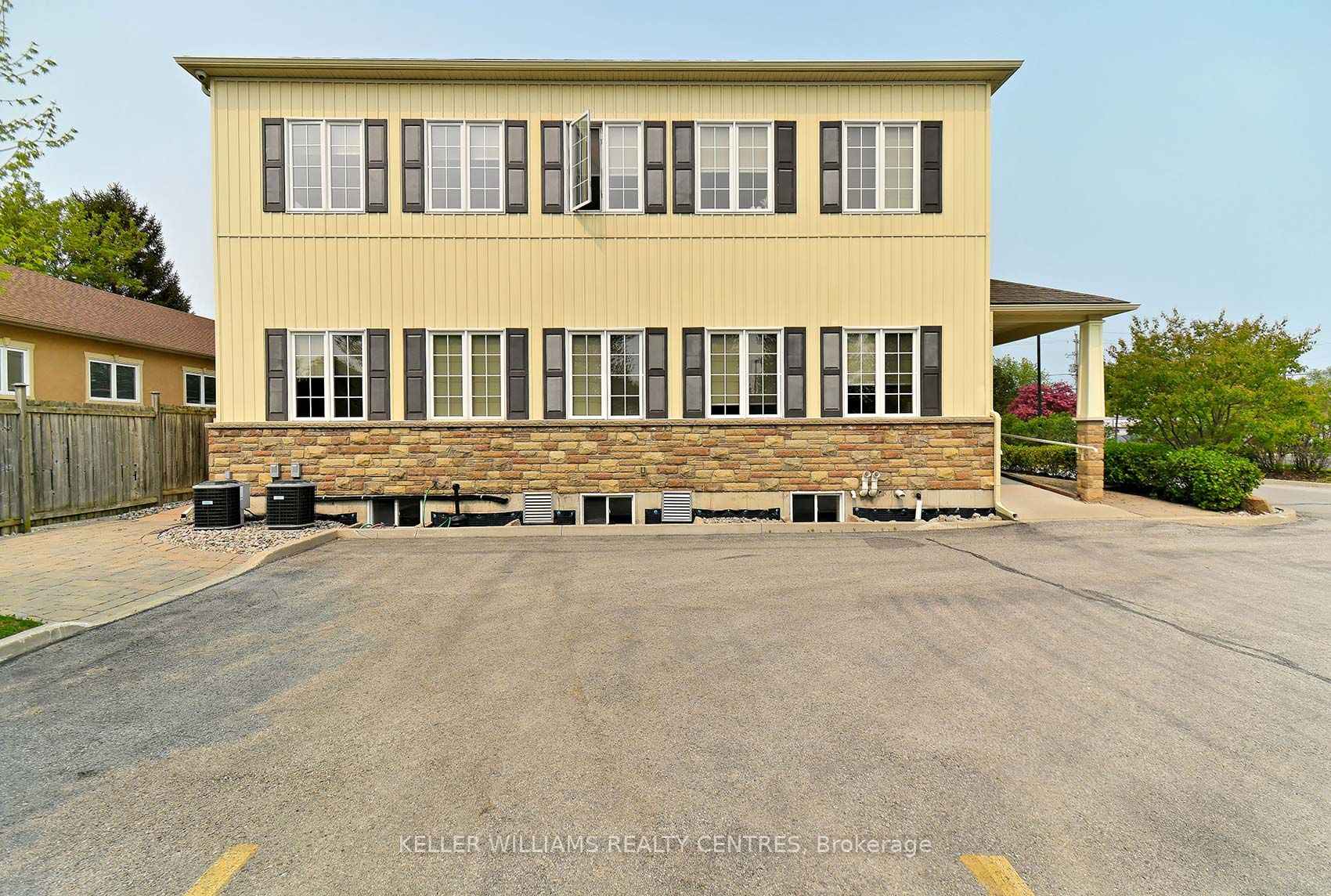 277 The Queensway S Property Photo 34