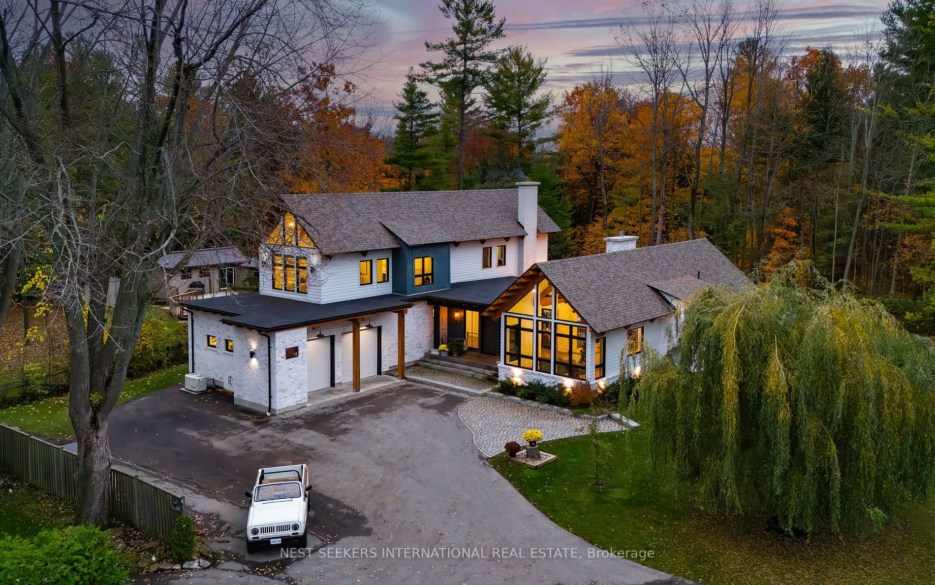 11 Sibbald Cres Property Photo 1