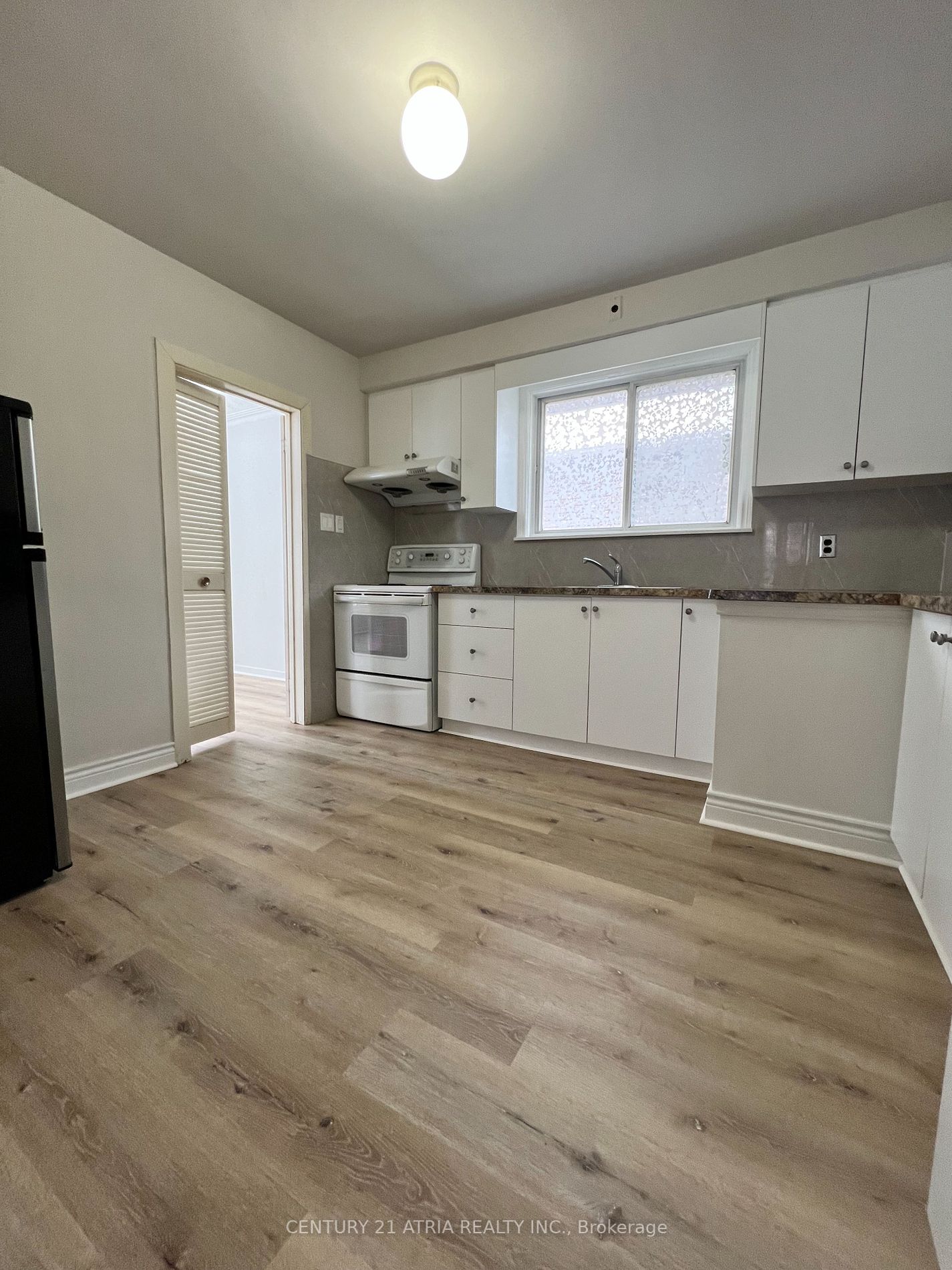 174 Maple Ave Property Photo 5
