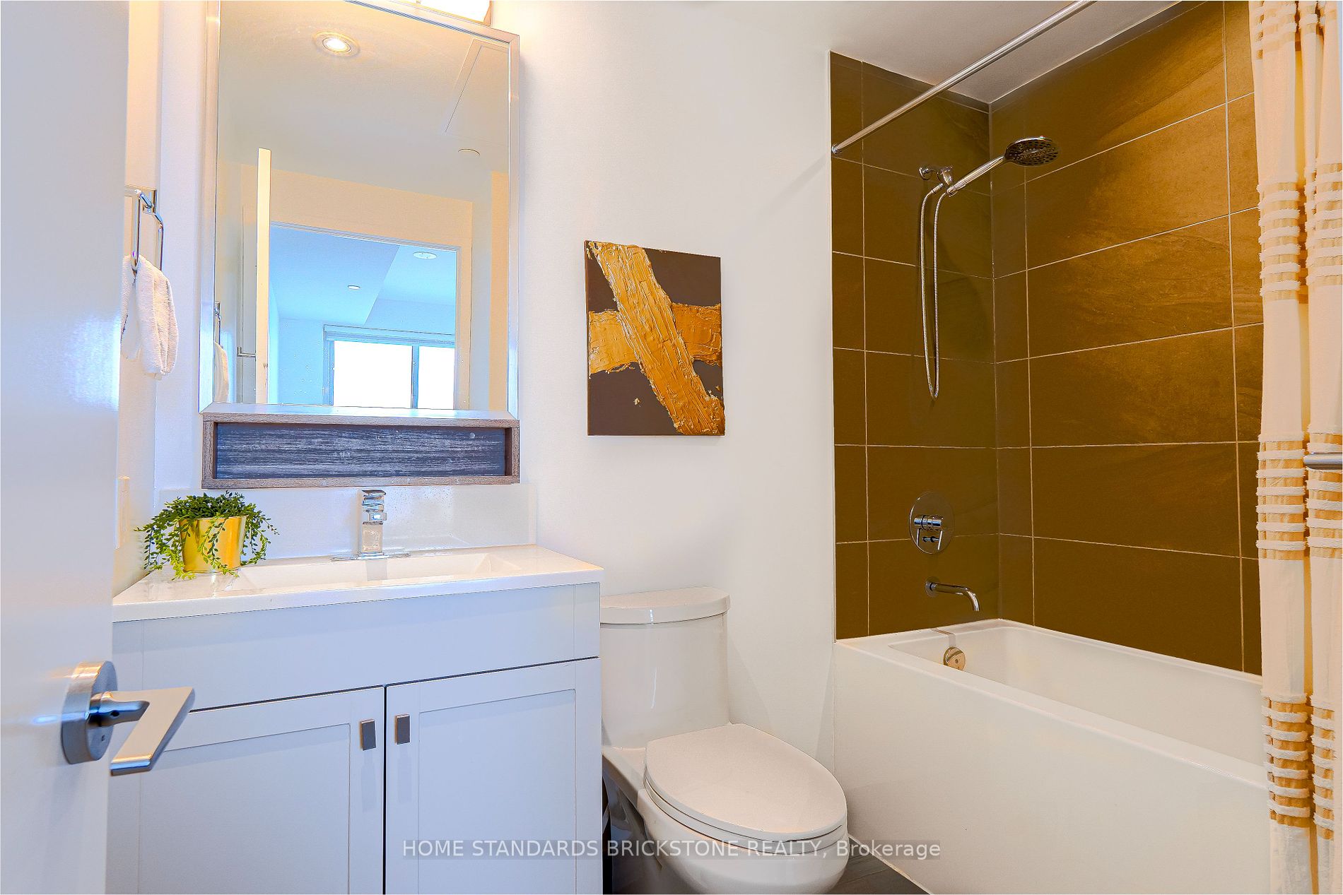 898 Portage Pkwy 2 Property Photo 16