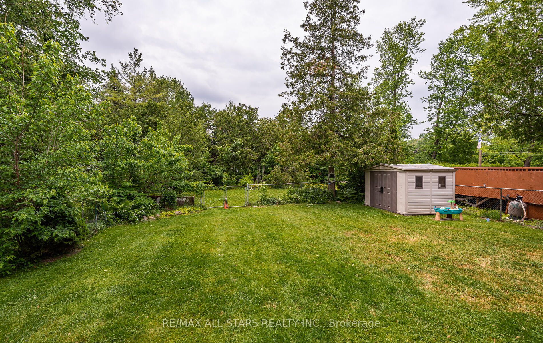 106 Metro Rd S Property Photo 6
