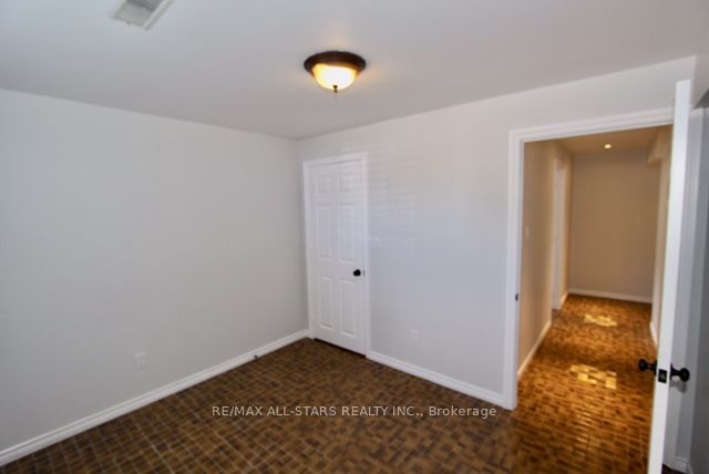 106 Metro Rd S Property Photo 12