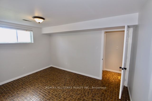 106 Metro Rd S Property Photo 14