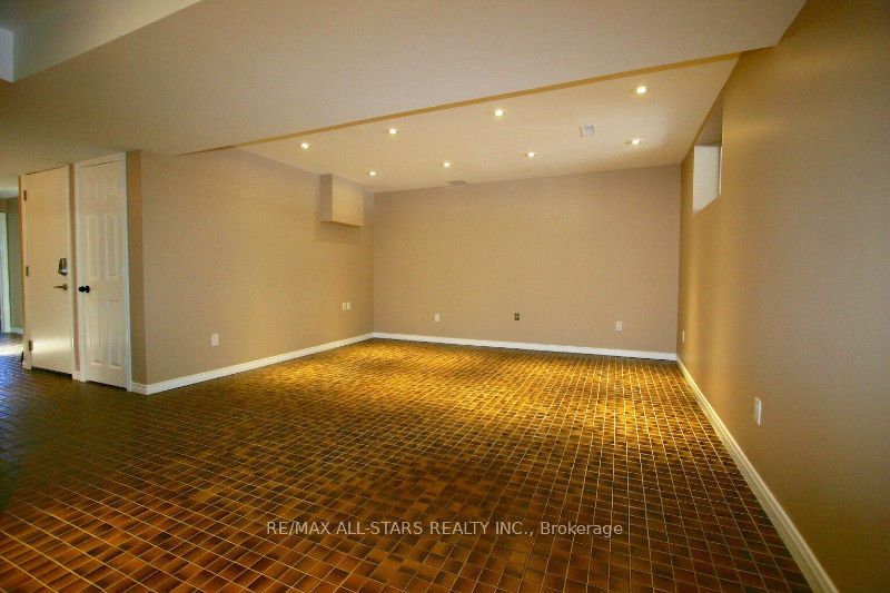 106 Metro Rd S Property Photo 17