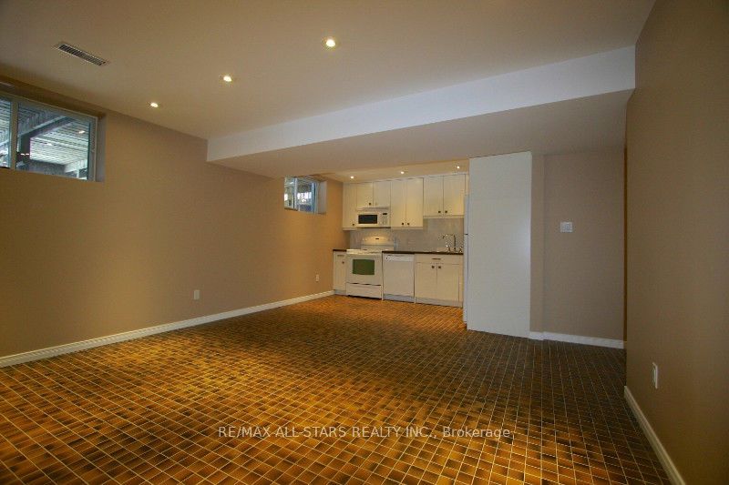 106 Metro Rd S Property Photo 18