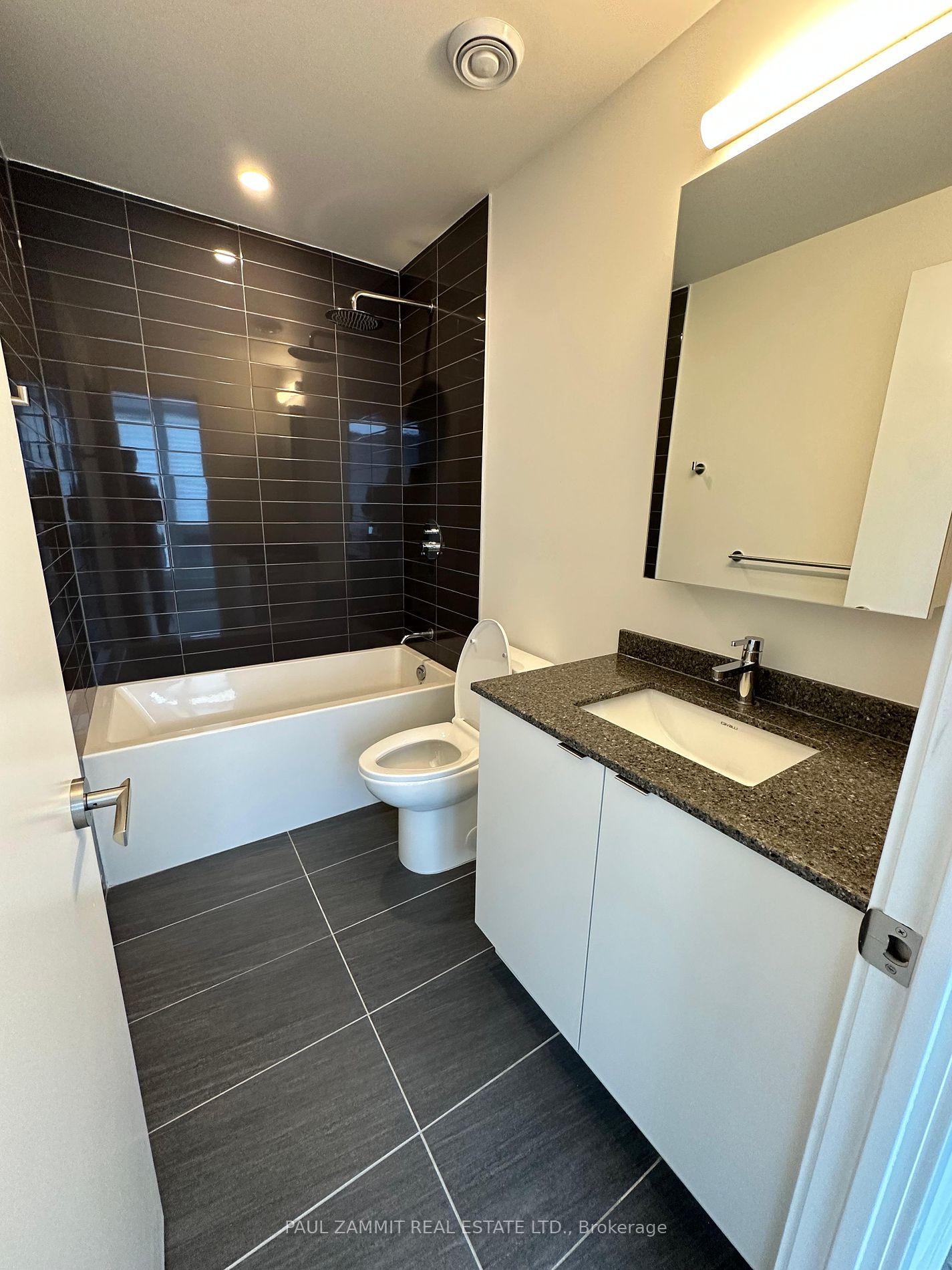 8868 Yonge St 2 Property Photo 10