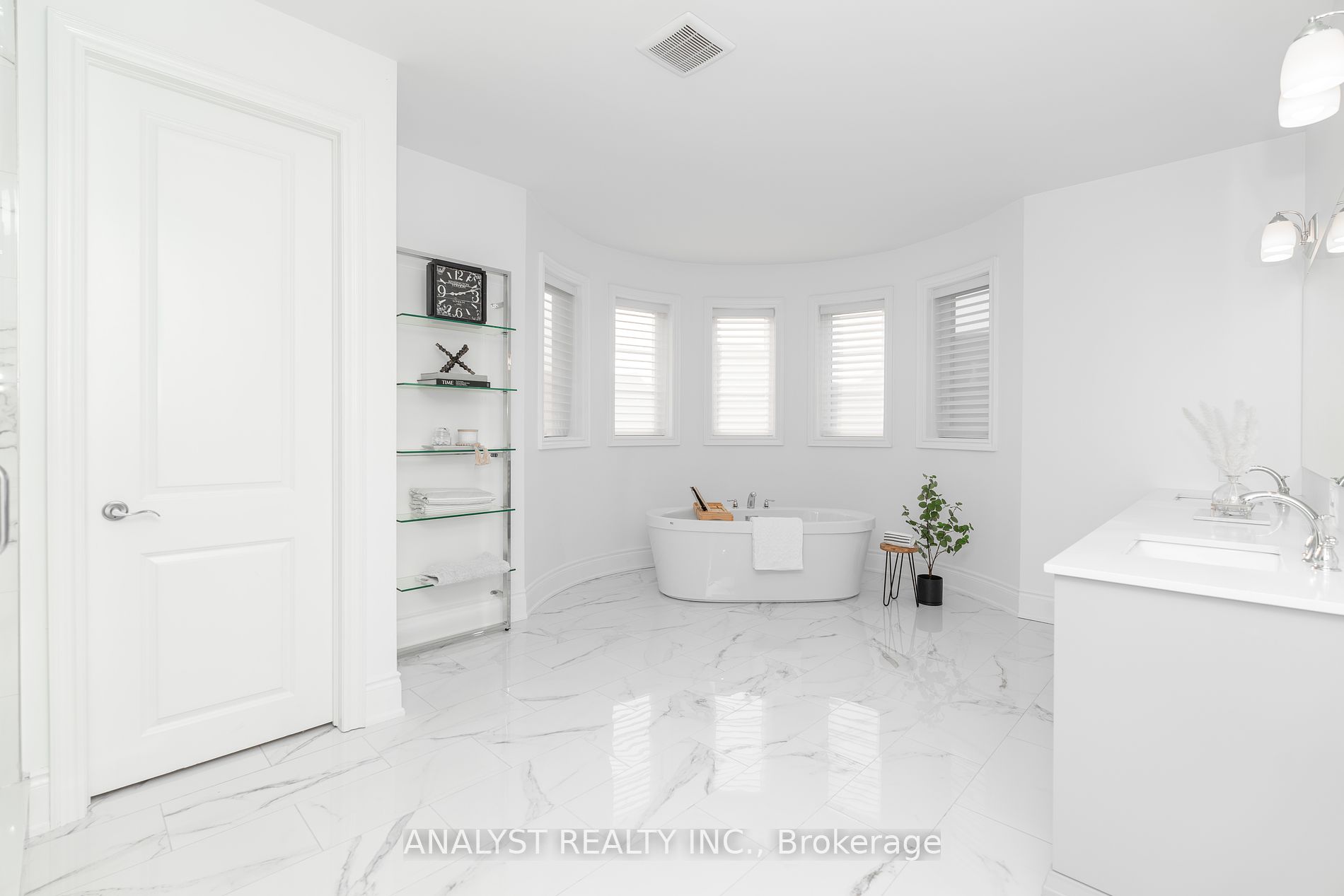 40 Larkin Ave Property Photo 25