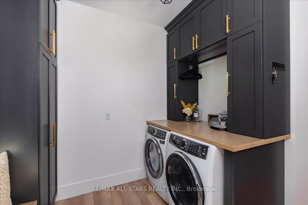 26118 Warden Ave Property Photo 20