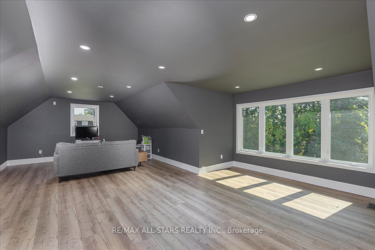 26118 Warden Ave Property Photo 26