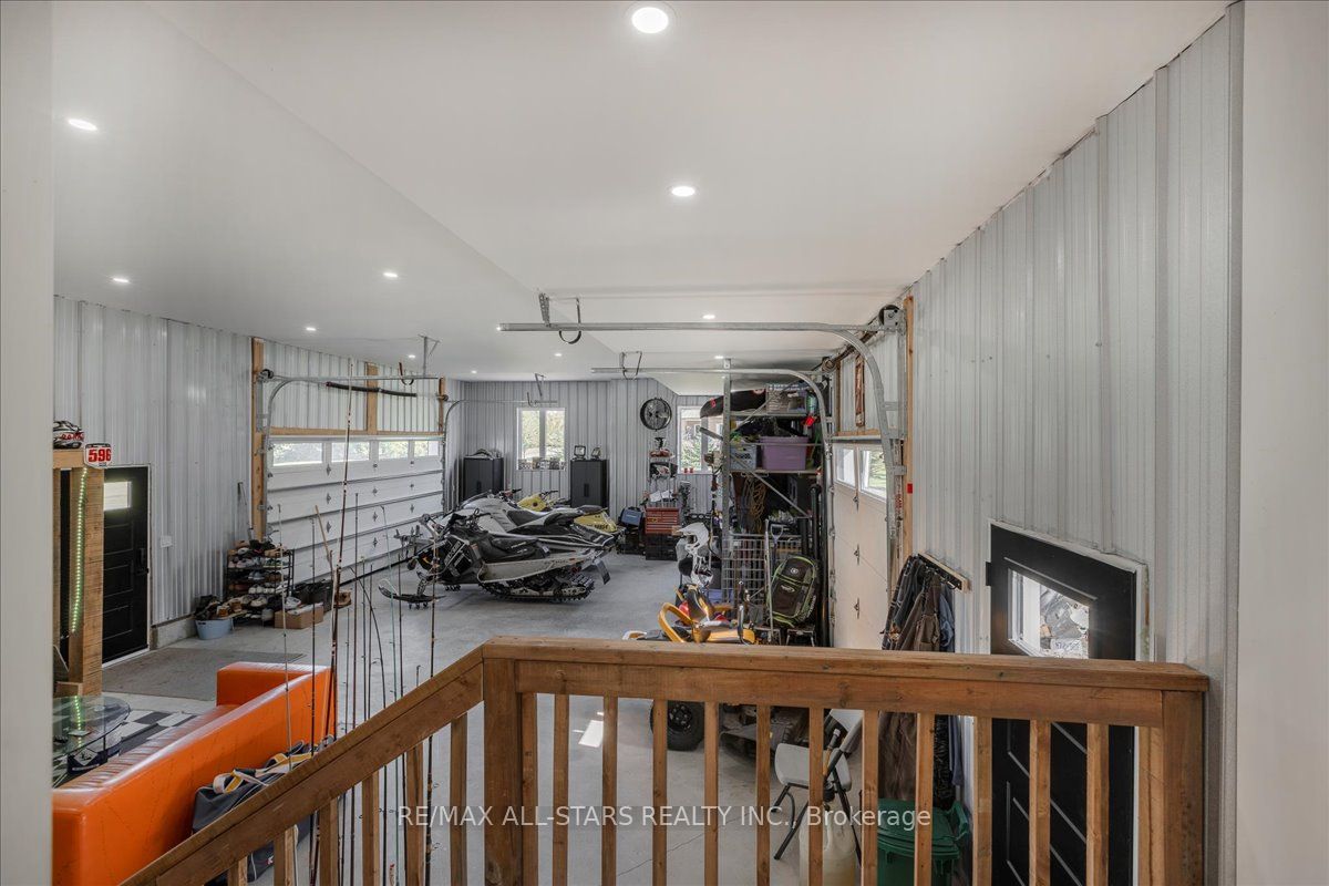 26118 Warden Ave Property Photo 27