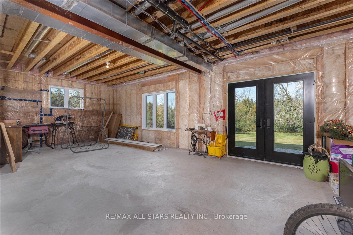 26118 Warden Ave Property Photo 28