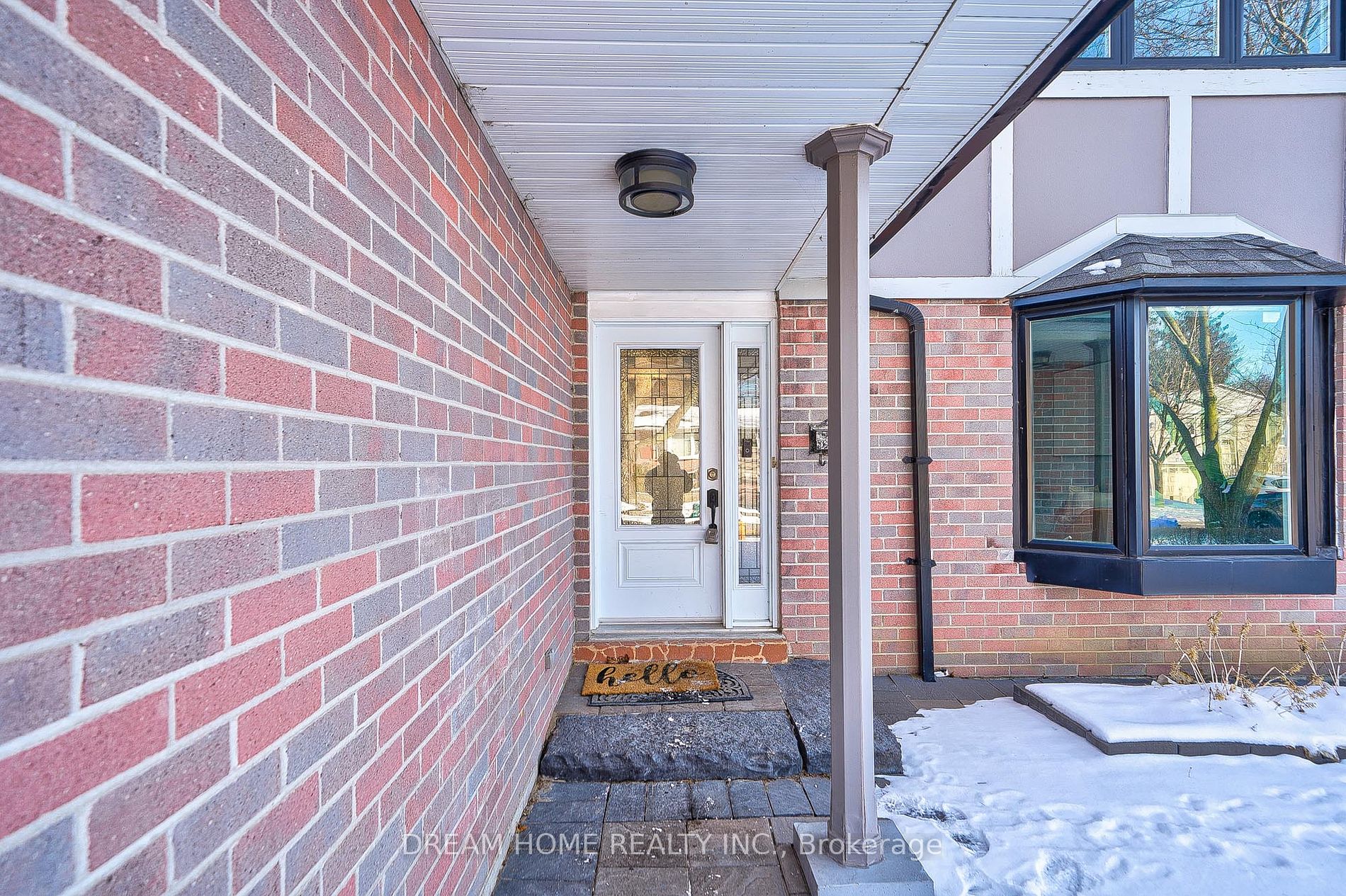 417 Borden Ave Property Photo 4