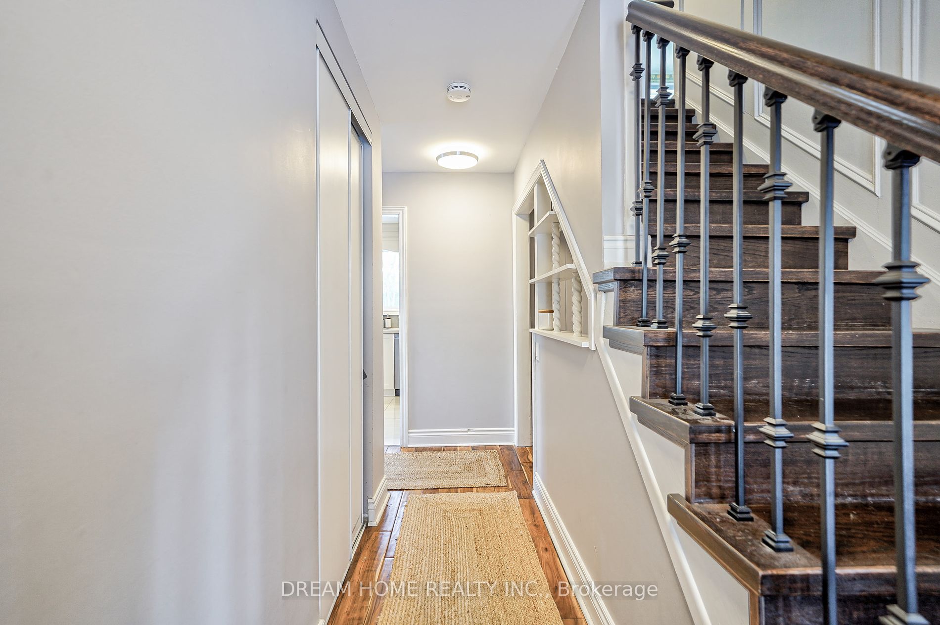 417 Borden Ave Property Photo 19