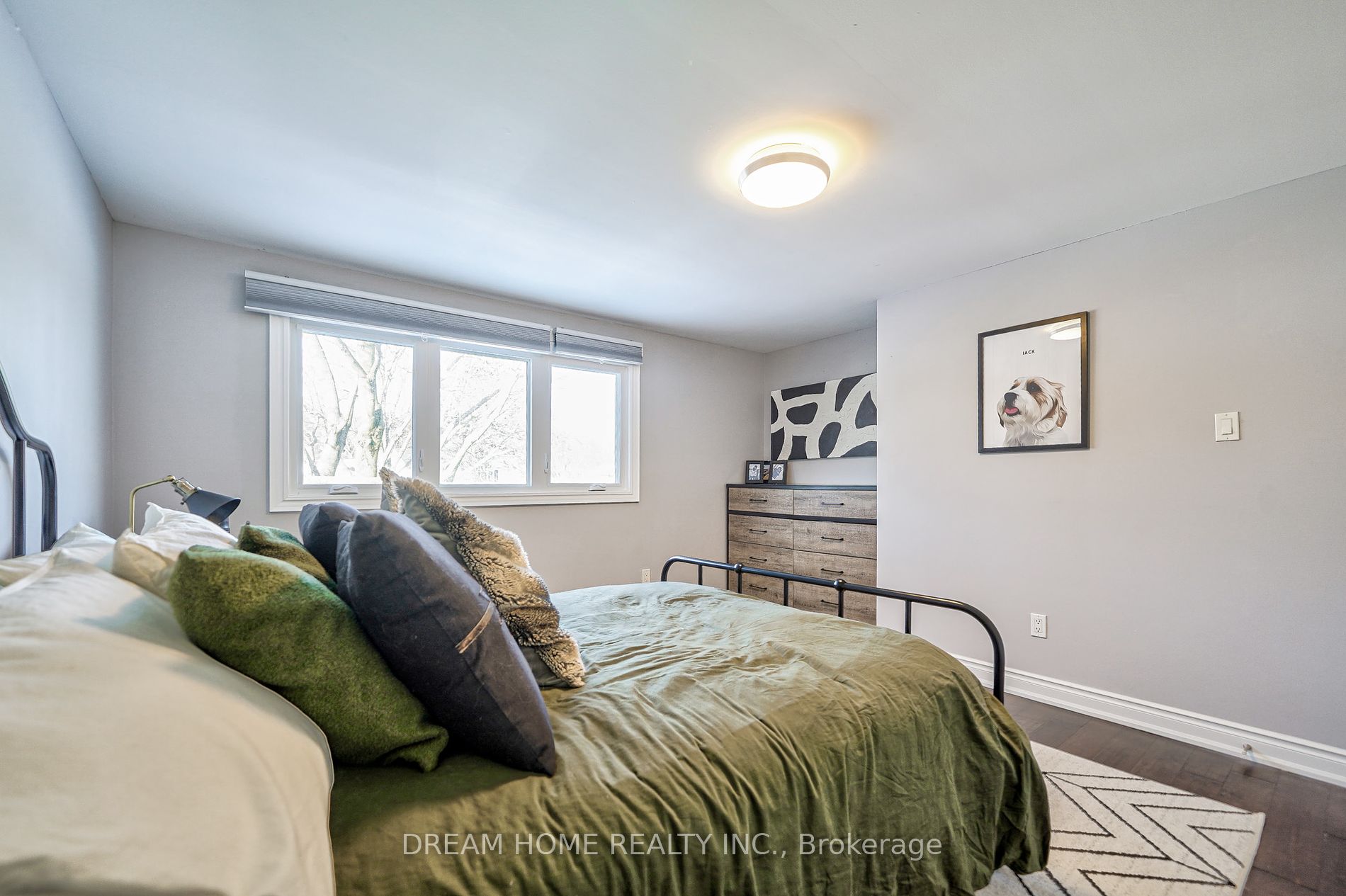 417 Borden Ave Property Photo 26