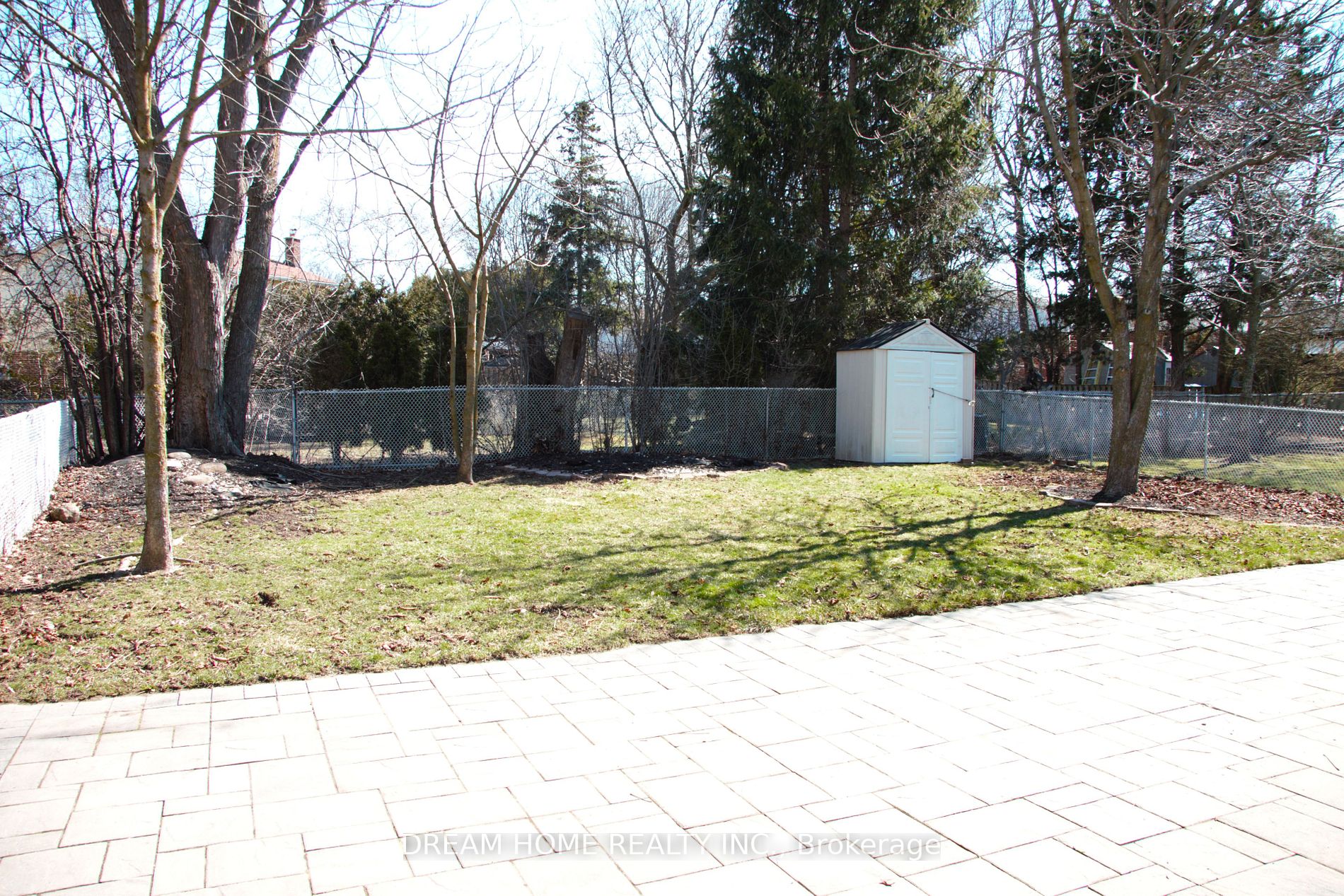 417 Borden Ave Property Photo 34
