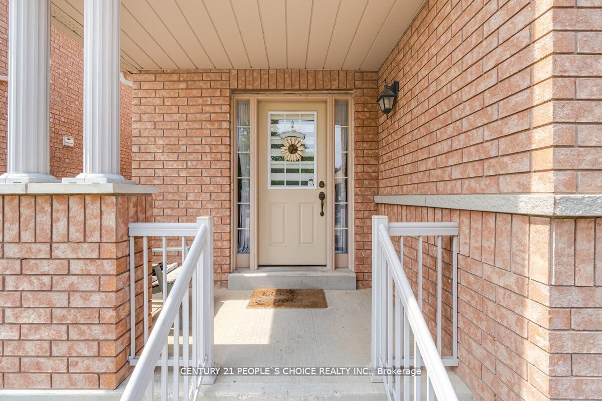 167 Chayna Cres Property Photo 3