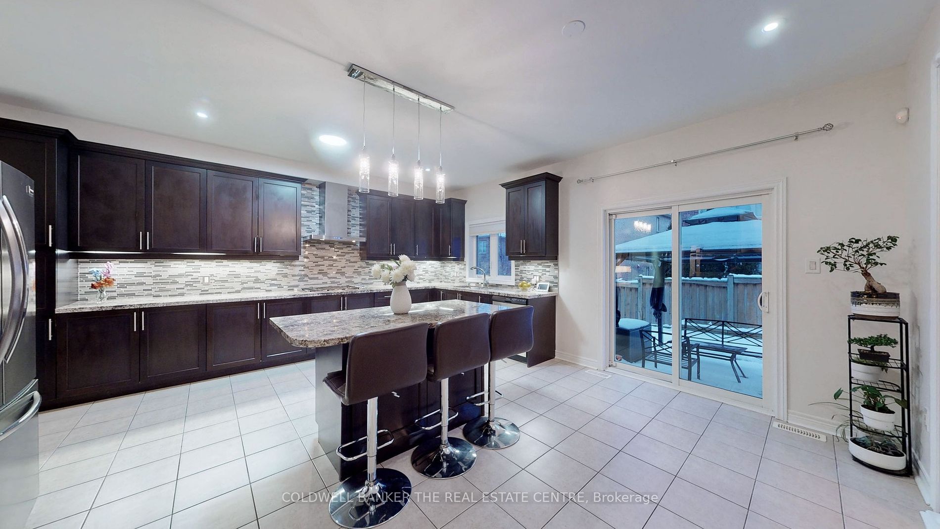 27 Barletta Dr Property Photo 6