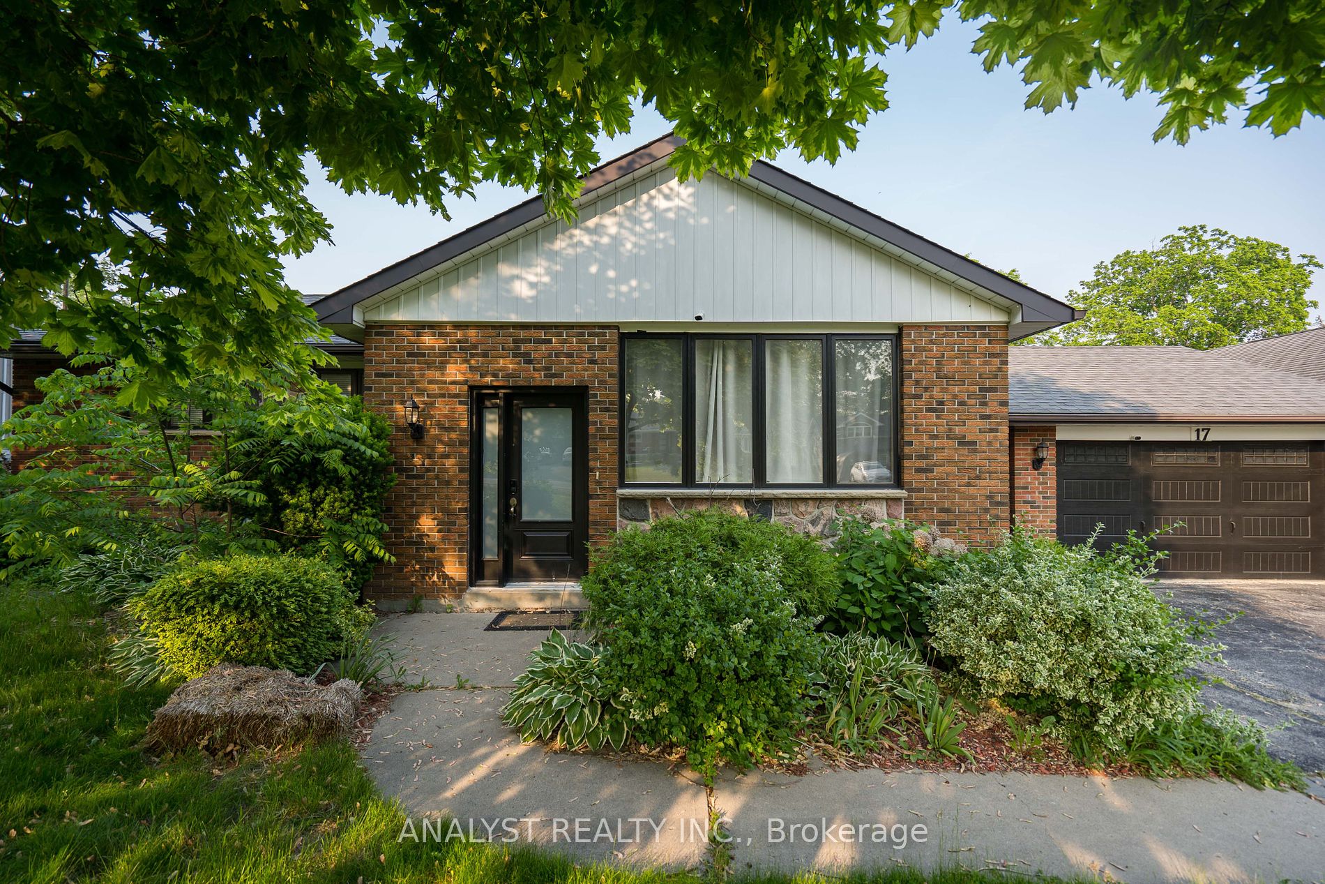 17 Kinsley St Property Photo 3