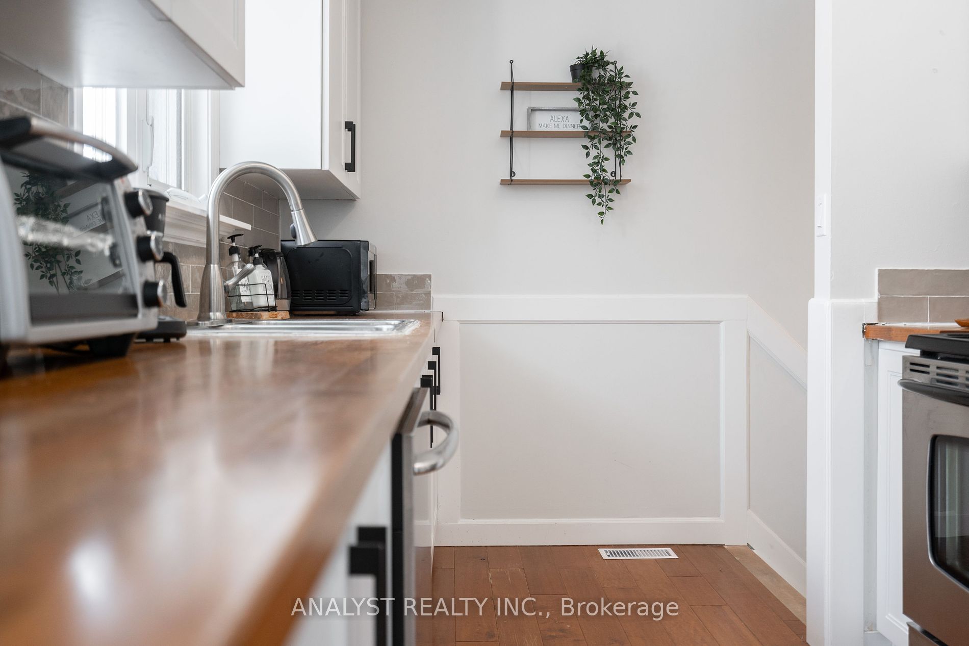 17 Kinsley St Property Photo 14